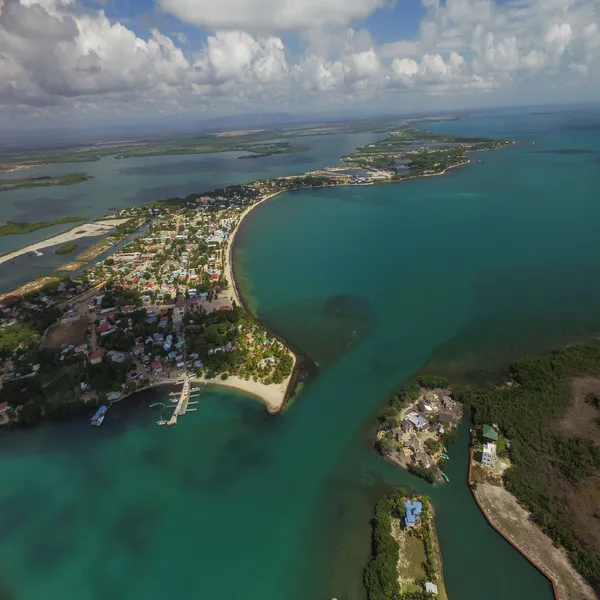 B4158 – Positive Cash flow business in the middle of Placencia Village