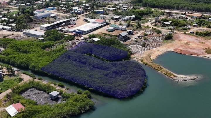 B4225 – Lagoon front parcels in Seine Bight