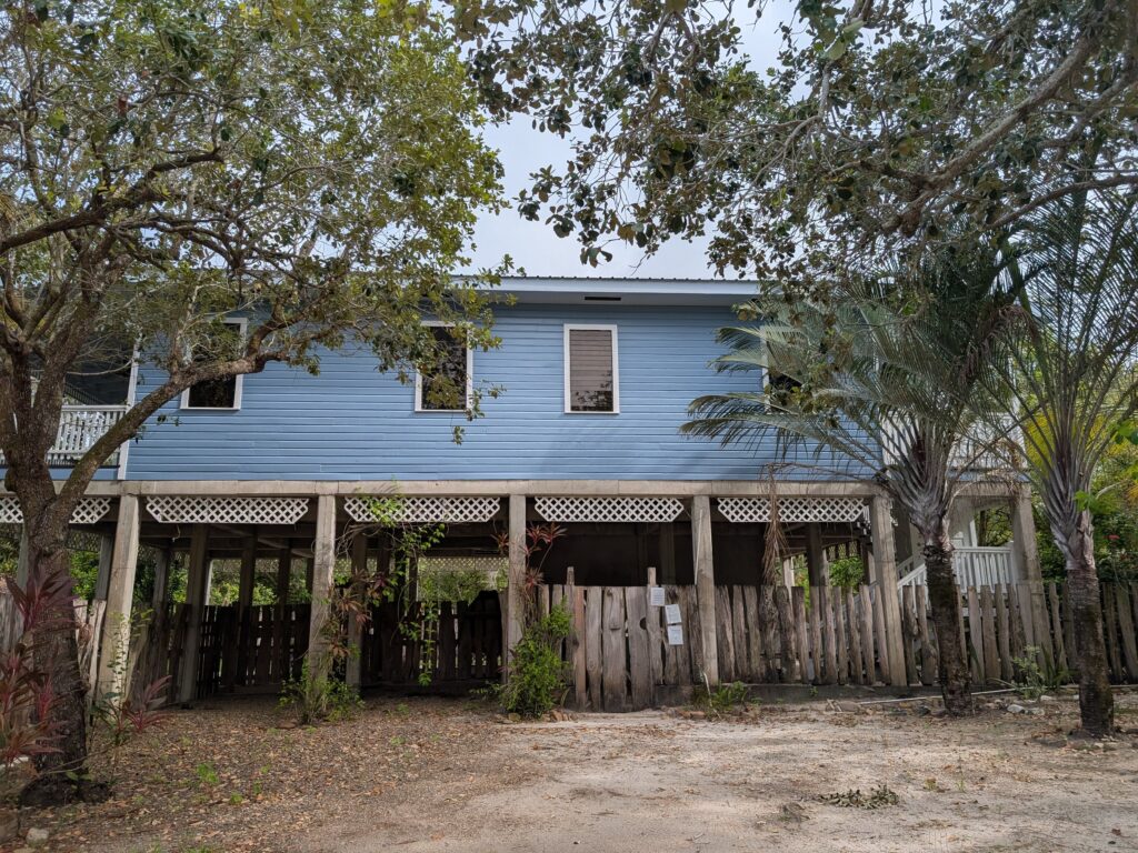 H4179: 2 Bedroom Home for Sale, Playa de Piratas, Placencia, Belize