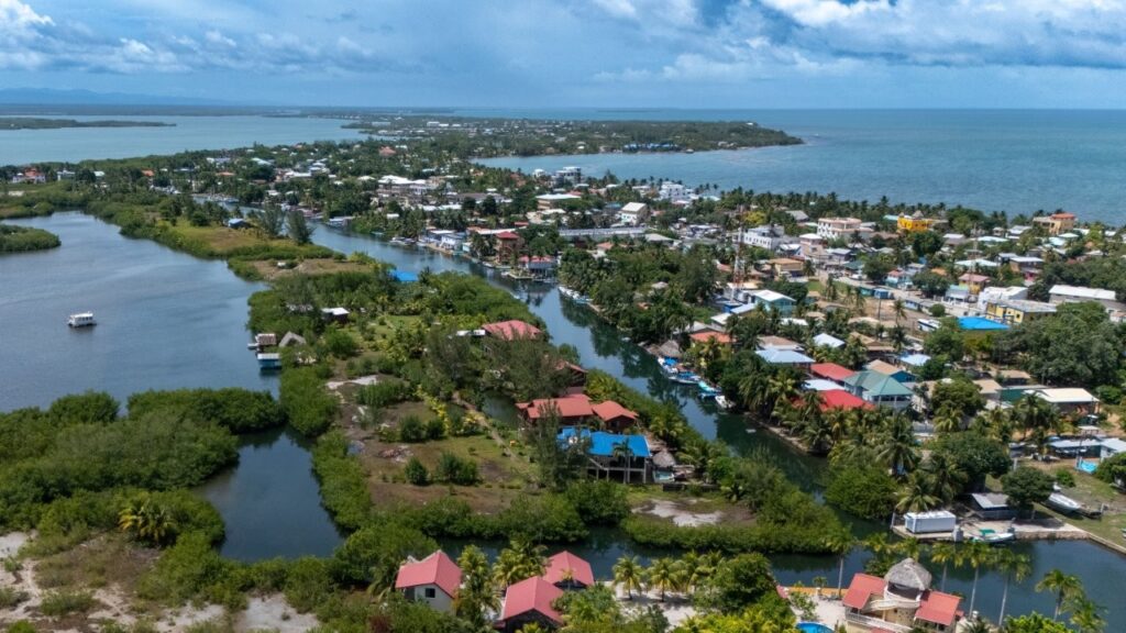 Island Living at Its Best – Exclusive Lagoon Lots Available in Las Brisas, Placencia!