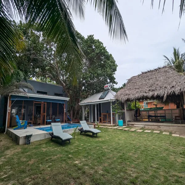 H4168: Beach front tranquility