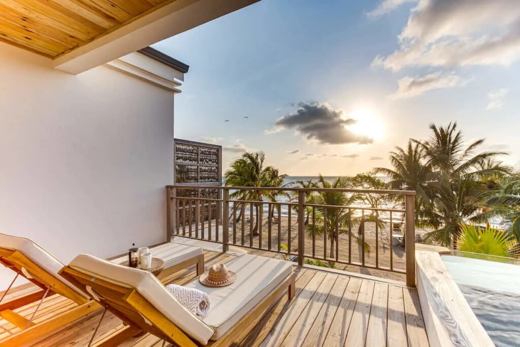 C14007 –  Rare Oceanfront Loft with Private Plunge Pool