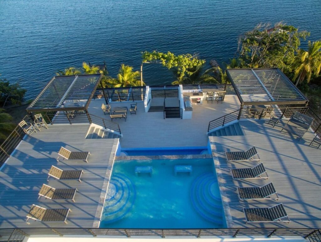 C14010 – Luxury Oceanfront Investment Condo in Placencia Village