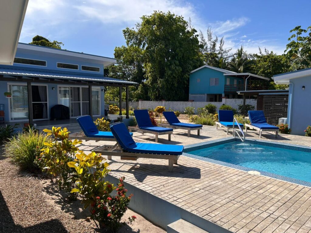 B4219 – Cluster of 3 Beach front house