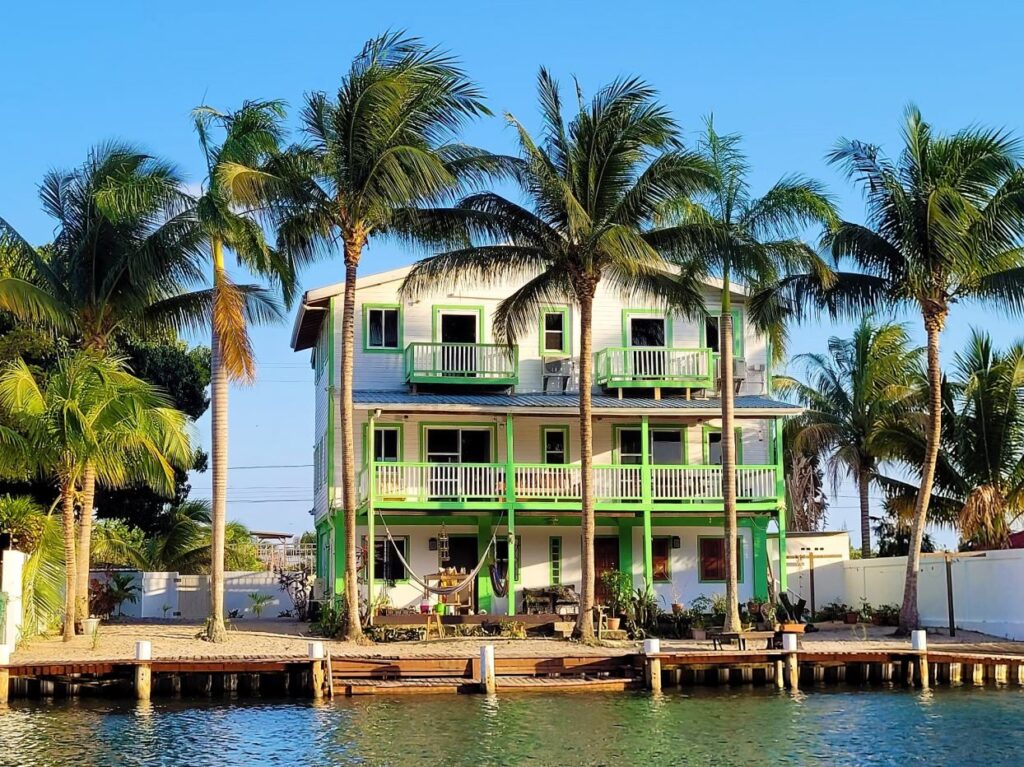 B4217 –  Multi-level on canal in village Income