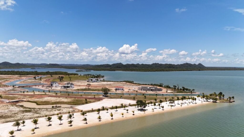 L4202: Coconut Point Paradise Island Lot