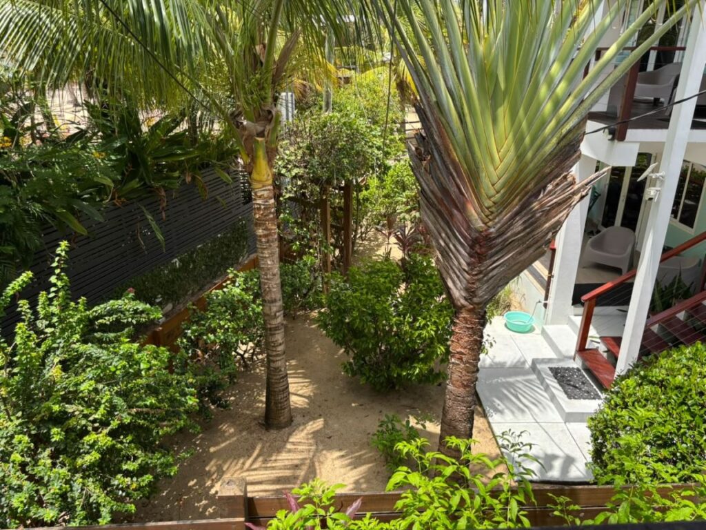 H3025- One Block From Prime Placencia Beach